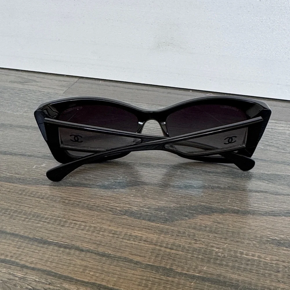 CHANEL Black Oversized Rectangular Sunglasses - Picture 5 of 5
